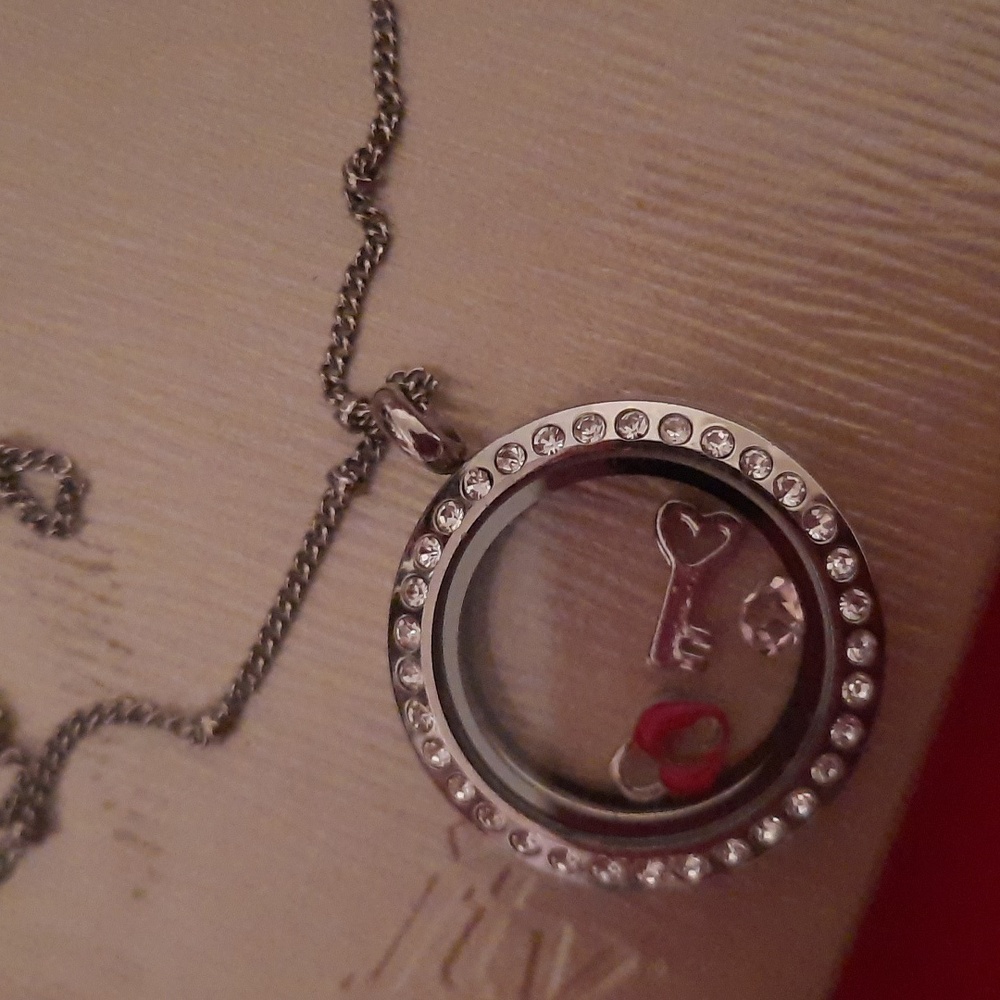 New AUTHENTIC GENUINE STAINLESS STEEL CHARM NECKLACE DIAMONELLE AWESOME GIFT 🎁